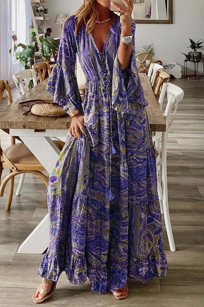 Boho-Kleid mit V-Ausschnitt und ausgestellten Ärmeln