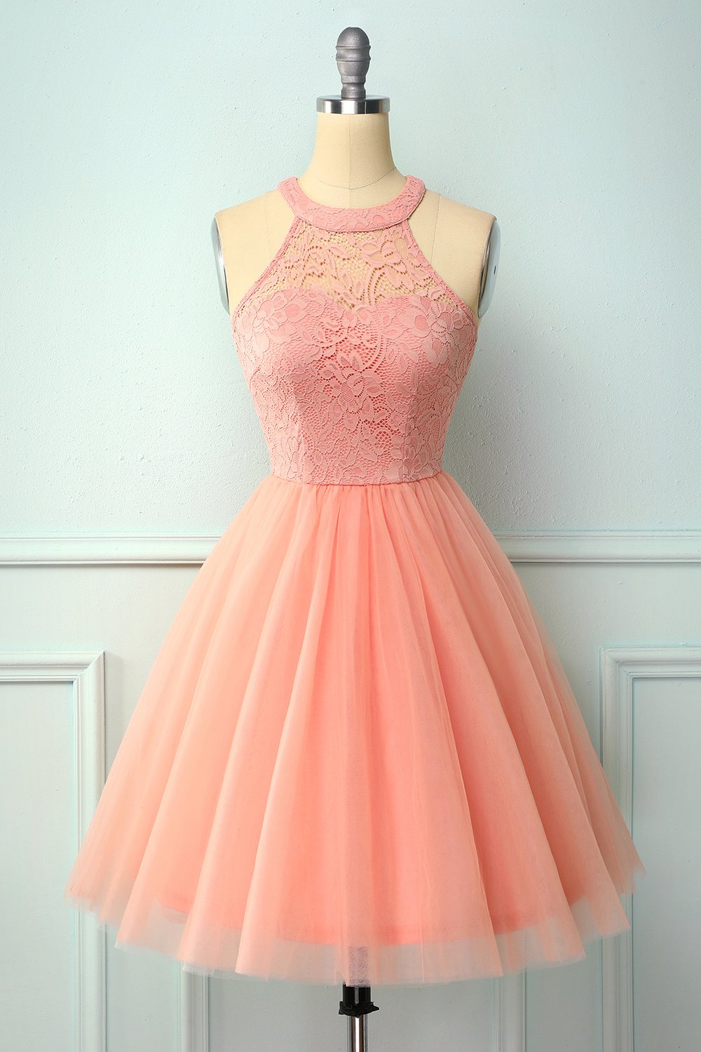 Bordeauxfarbenes Neckholder-Kleid für die Konfirmation