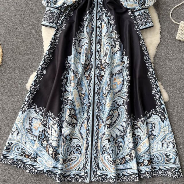 A-Linien-Kleid mit Blumenmuster und Gürtel